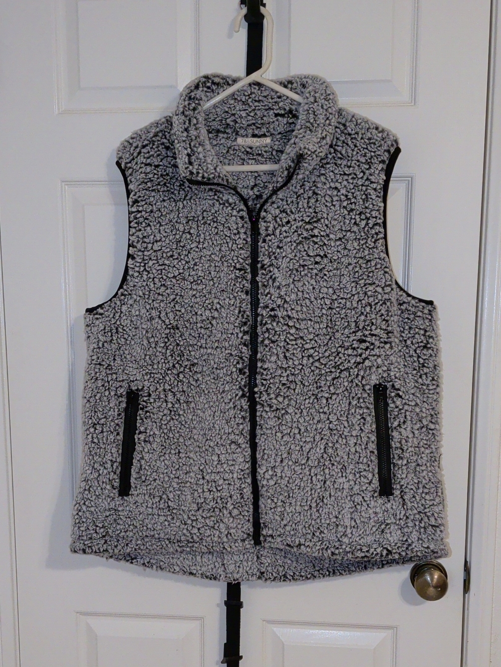Sherpa Zip-Front Vest in Light Gray